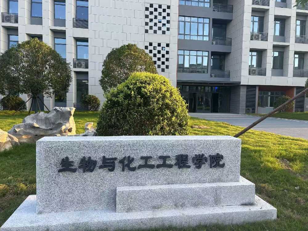 黄南藏族自治州扬州职业大学体育场高杆灯项目